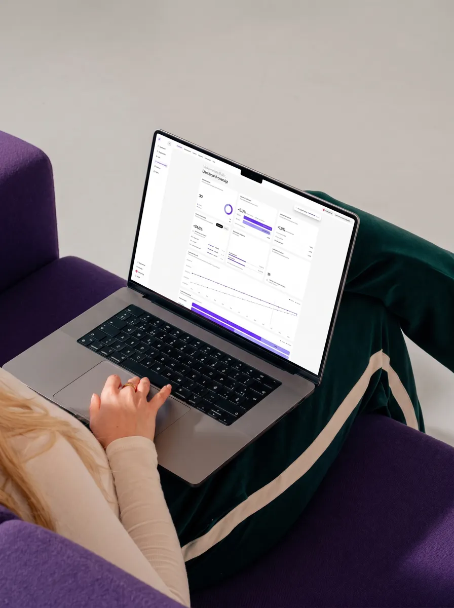 An employee working in the pay transparency dashboard on a laptop